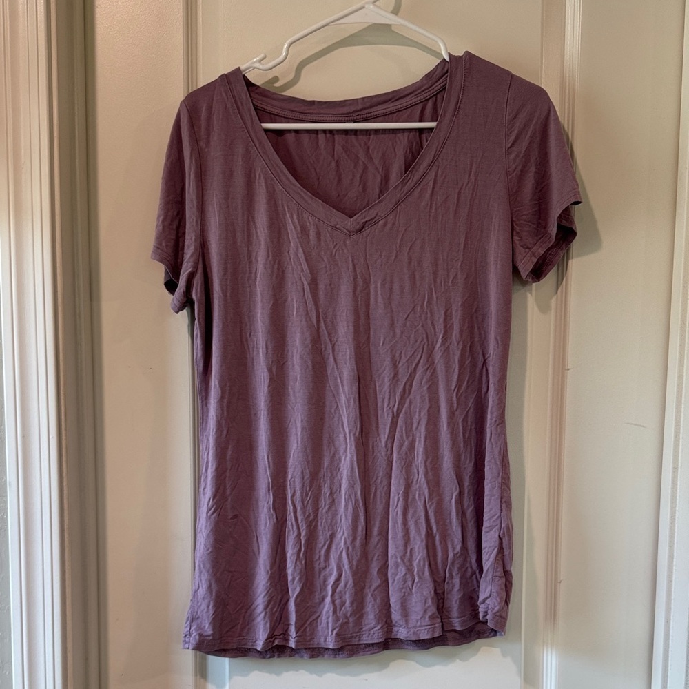 Casual Mauve V-Neck Tee / B30